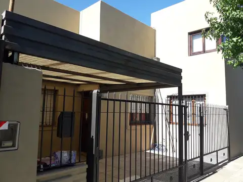 Casa 5 Ambientes- Castelar Sur