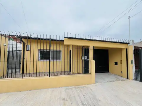 CASA 3 AMBIENTES JARDIN TERRAZA  Y COCHERA