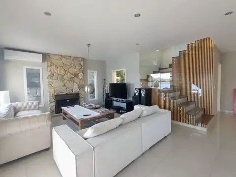 Casa en Alquiler de 3 dormitorios