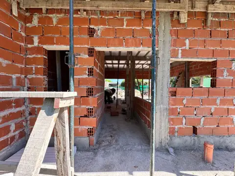 Casa 4 ambientes con 2 baños