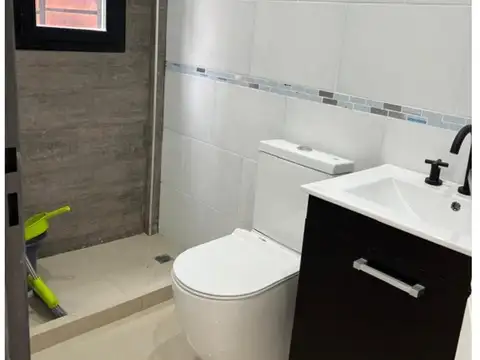 Local A Estrenar - Salta 2981  A 100 Mts De Av. Independenci