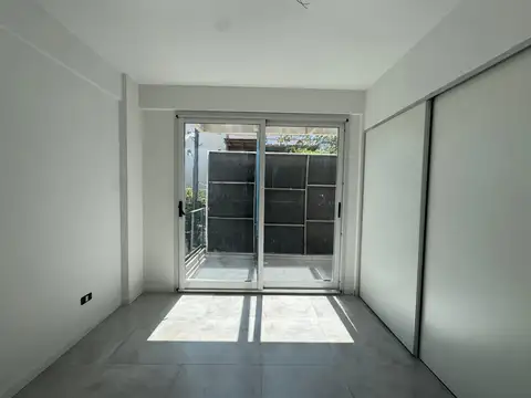 Av E Galvan 3000, Piso 1