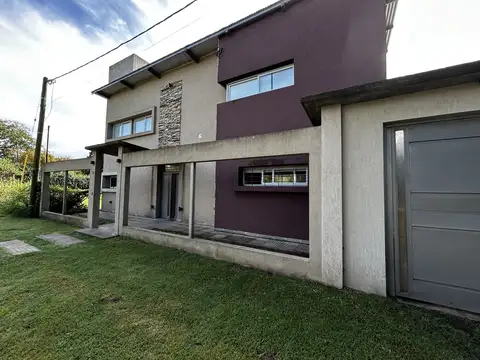 Casa quinta Con diseño y modernidad, en venta en Barrio real de Junín (B) en calle Las Hortensias .
