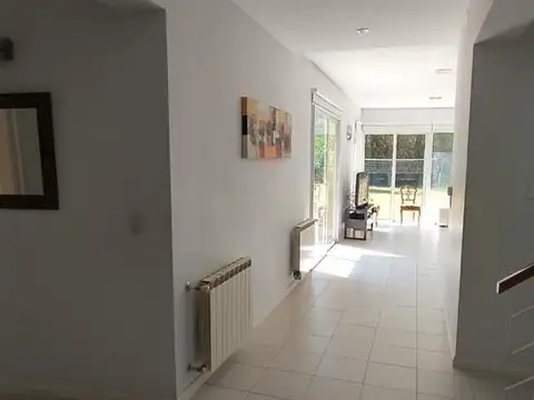 Casa 6 ambientes con 1 baño