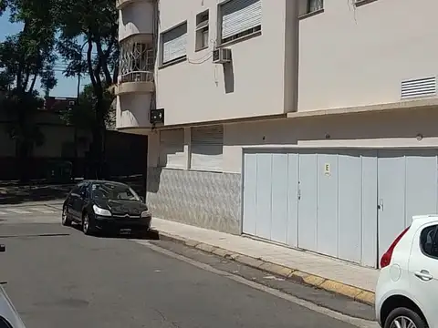 3 AMBIENTES CON GARAGE ( PRIVADO) 50 METROS / LUMINOSO