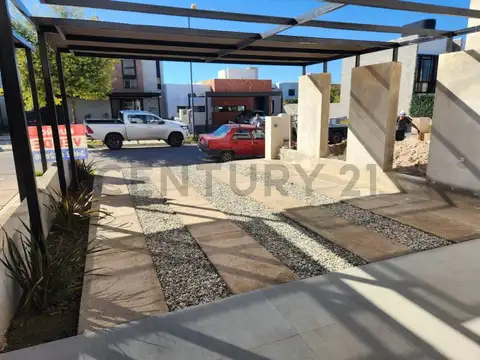 Avenida LaDonosa 100, Piso 0