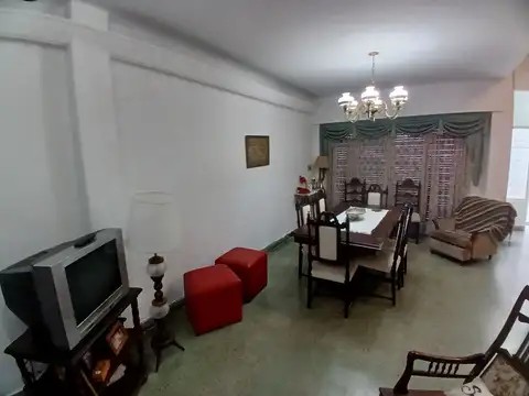 Depto Tipo Casa 4 ambientes con 2 baños