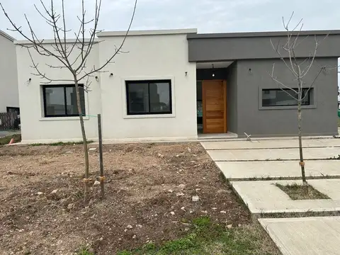 Casa  en Venta en Santa Lucia, Pilar del Este, Pilar