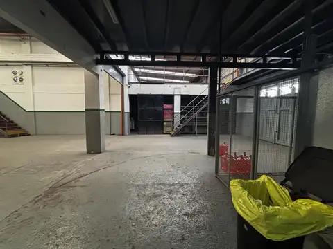 Galpon en Venta en Banfield, USD 2.200.000