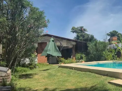 Venta de Casa de 3 dormitorios con pileta en Funes