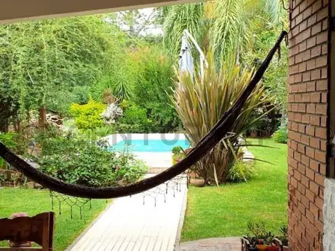 Venta de Casa de 3 dormitorios con pileta en Funes