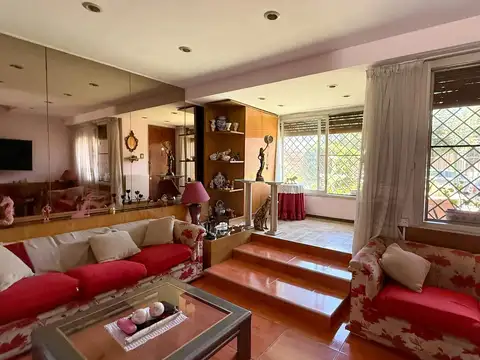 Casa 5 ambientes con 3 baños