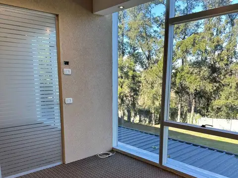 Venta oficina con 2 cocheras en Ed. Paralelo 50