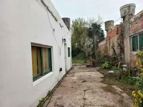 Casa 4 ambientes con 1 baño