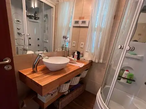 Casa en venta de 5 dormitorios con jardín  en Burnett- Punta del este