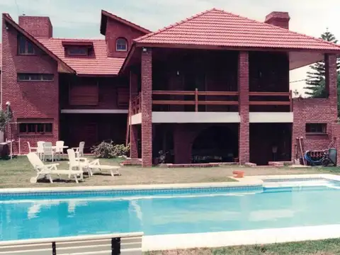 Casa en Venta con 4 cocheras