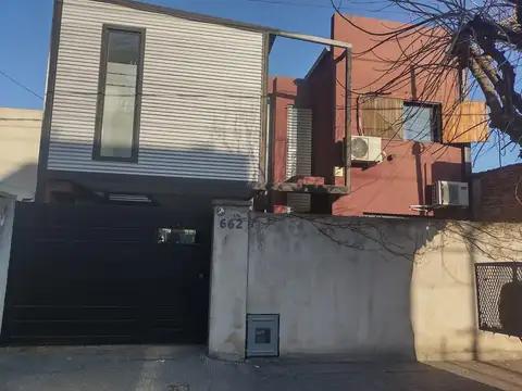 Casa en venta - 3 Dormitorios 3 Baños - Cochera - 345Mts2 - La Plata