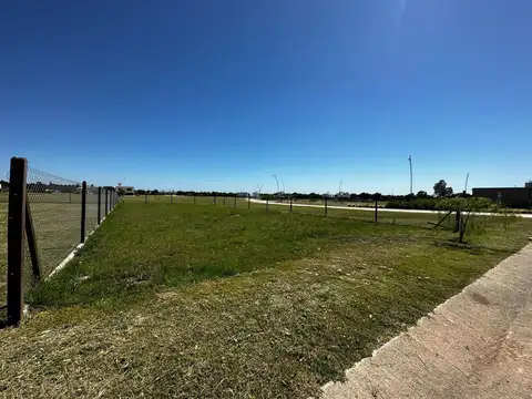 LOTE CENTRAL EN ACQUAVISTA DE 525M2