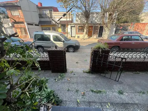 Depto Tipo Casa en Venta en Ramos Mejia Sur, USD 68.000