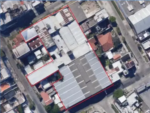 UBICADO DENTRO DEL PARTIDO DE LANÚS EN LA LOCALIDAD DE LANÚS OESTE