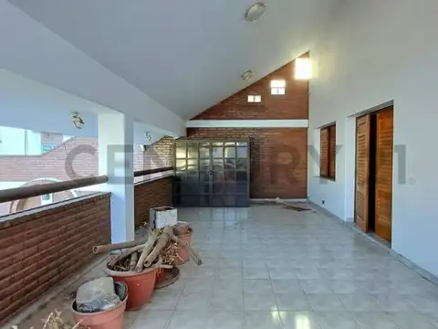 Venta Casa de Categoría en Córdoba Capital Excelente propiedad ubicada en Barrio General Pueyrr...