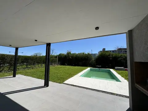 Casa 5 ambientes con 2 baños