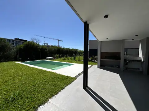 Casa en Venta con 6 cocheras
