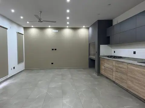 VENTA DE CASA CON PILETA EN CAMPIÑAS DE PIÑERO