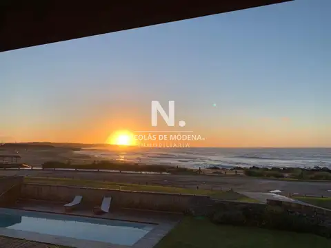 Excelente apartamento en primera linea de Manantiales!