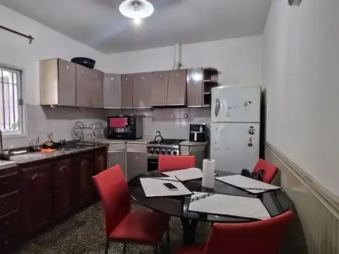 Casa 4 ambientes con cochera y patio Hurlingam