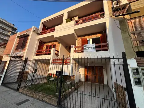 Venta PH 4 ambientes en Wilde Centro