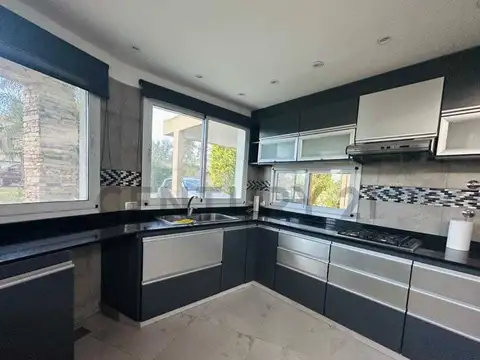 Casa en venta 5 ambientes en Malibú, Canning