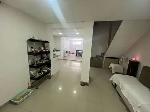 Depto Tipo Casa en Venta en Bernal Oeste, USD 75.000