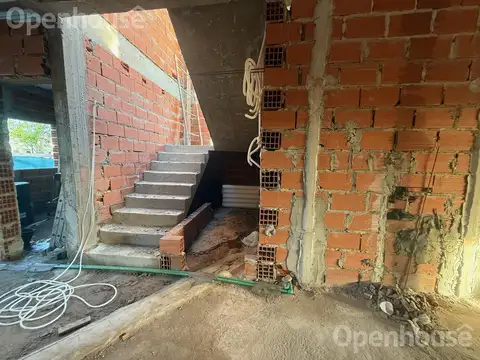 Casa 6 ambientes con 2 baños