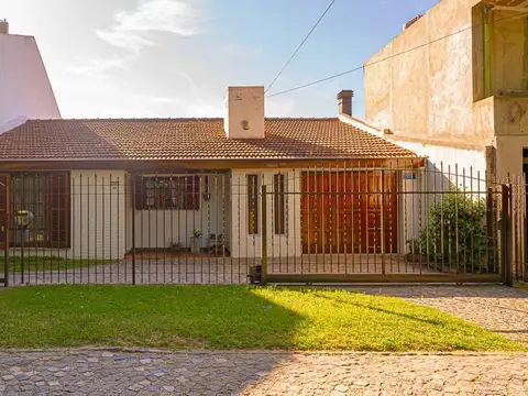 VENTA CASA 4 AMBIENTES EXCELENTE ESTADO