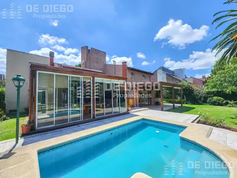 Apto crédito - Venta casa 5 ambientes doble lote, pileta y ascensor -  Country San Miguel de Ghiso