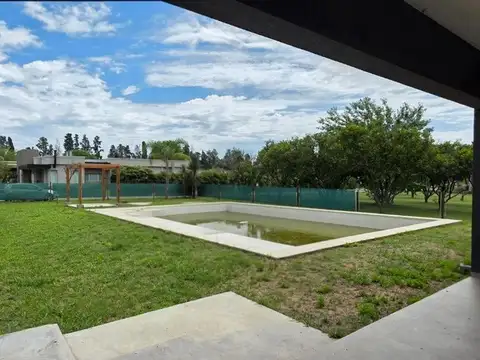 Calle 27, Azahares del Paranà 100