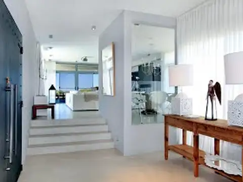 Casa 5 ambientes con 4 baños