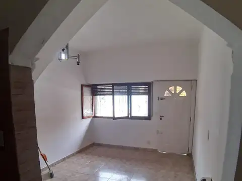 Depto Tipo Casa en Alquiler de 3 ambientes