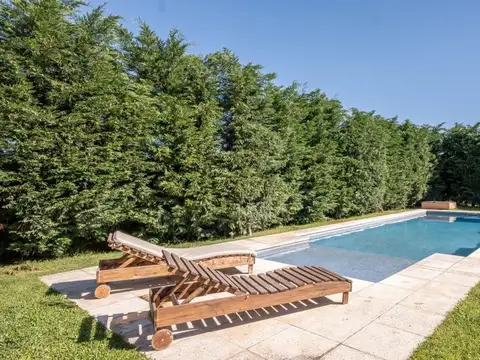 Casa 8 ambientes con 5 baños