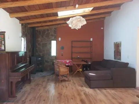 Casa 3 ambientes con 2 baños