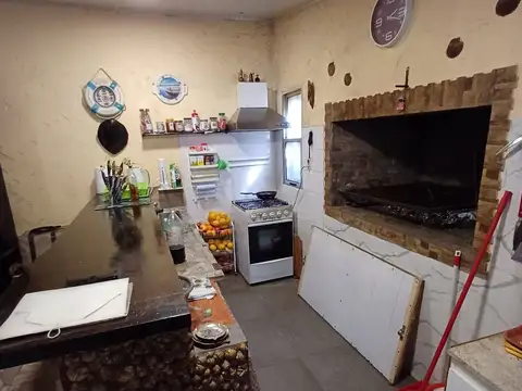 Casa 7 ambientes con 2 baños