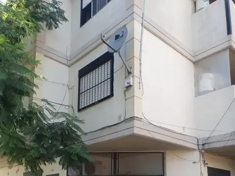 DEPARTAMENTO 2 AMB CON PATIO + COCHERA DOBLE ILLA BOSCH