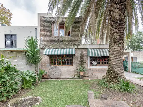 VENTA CASA 4 AMBIENTES JARDIN MORENO APTO CREDITO