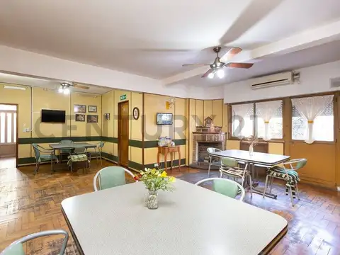 Oficina 10 ambientes con 6 baños