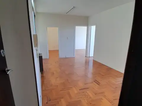 Oficina 5 ambientes con 1 baño