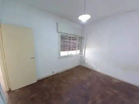 PH 3 ambientes con Patio. 2 Dormitorios. Muy buena ubicación. APTO CREDITO