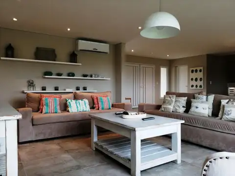 Casa 5 ambientes con 5 baños