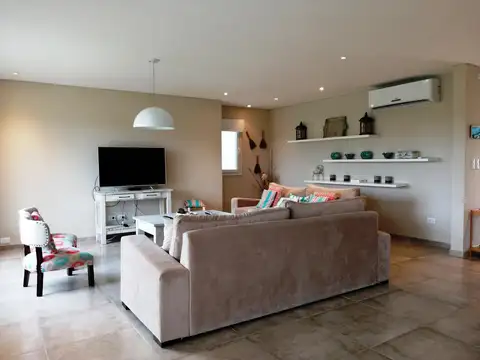 Casa en Alquiler Temporal en Barrio Residencial 1, USD 7.000