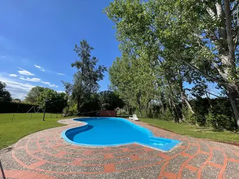 VENTA CASA DE CATEGORIA CHACRAS DE CORIA